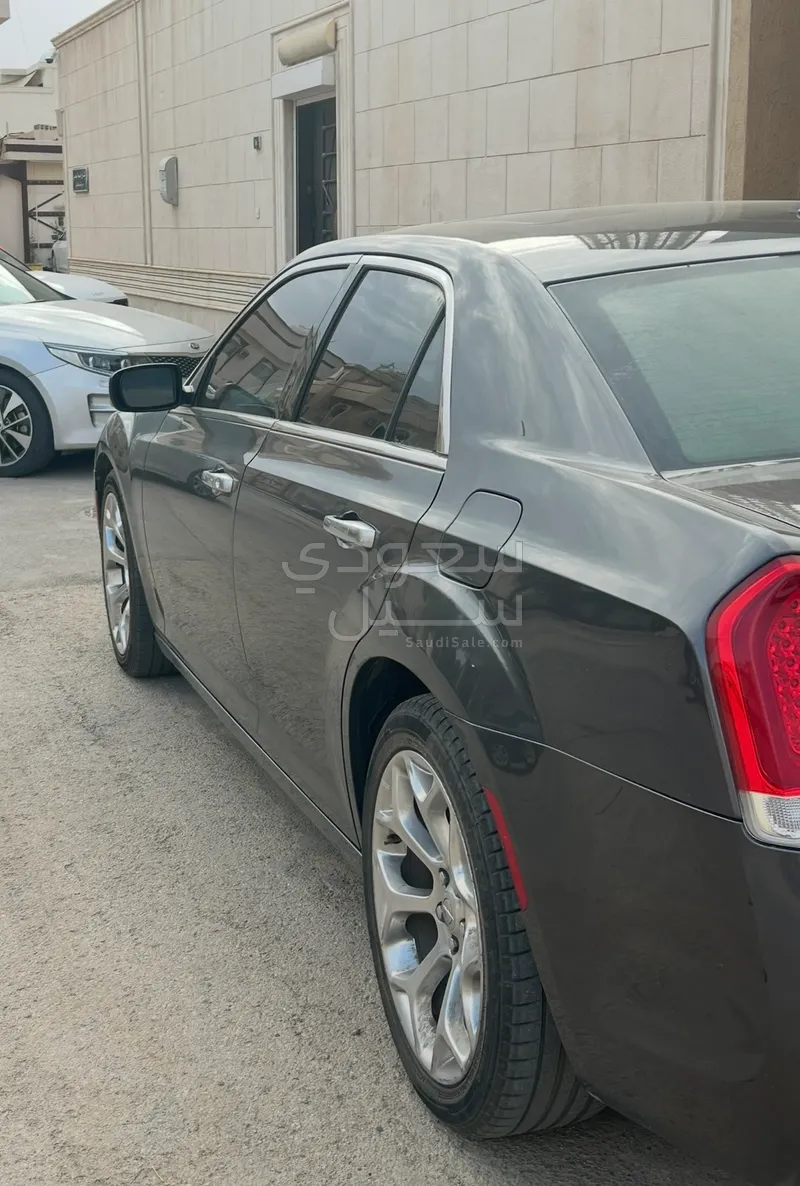 2019 كرايسلر 300 سي