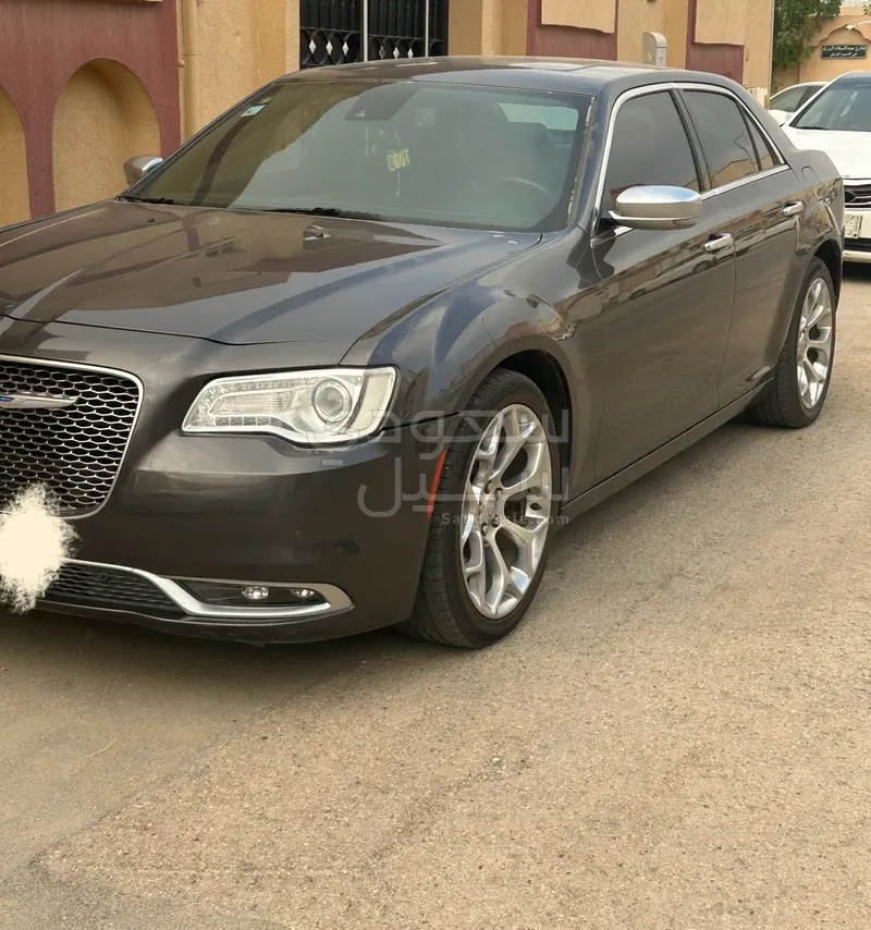 2019 كرايسلر 300 سي