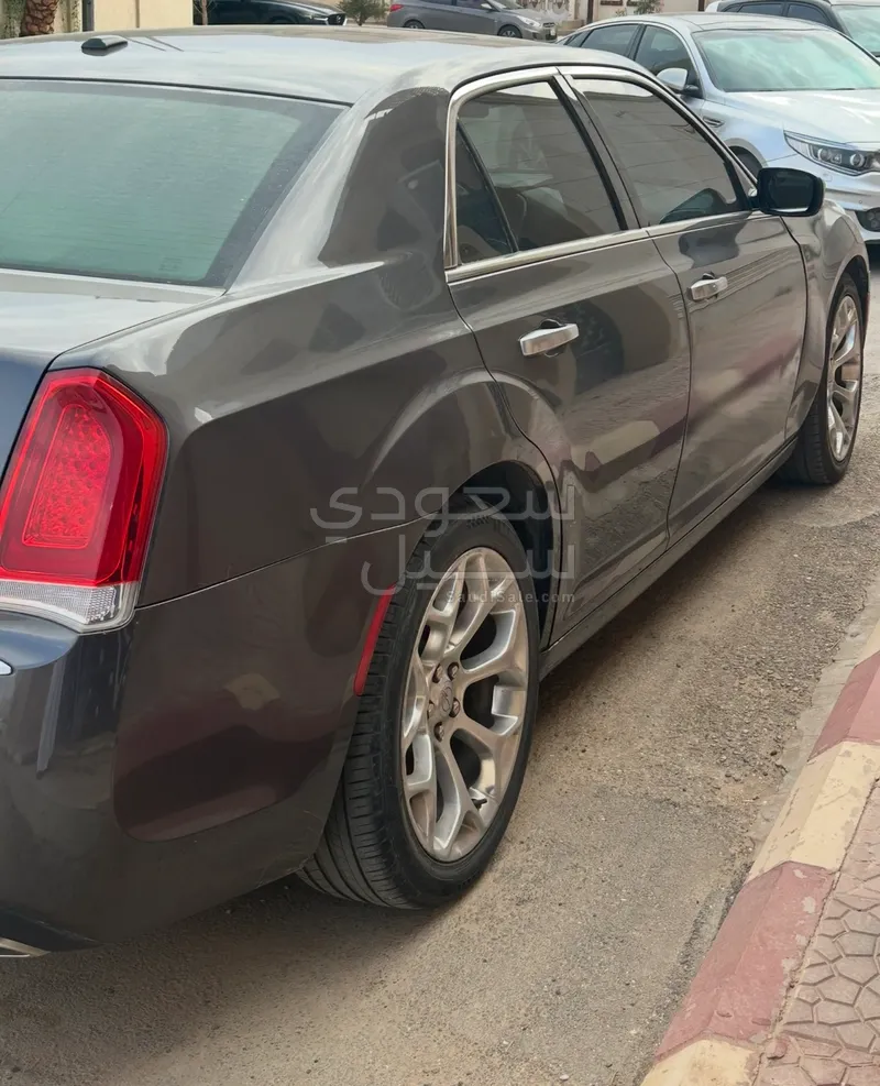 2019 كرايسلر 300 سي