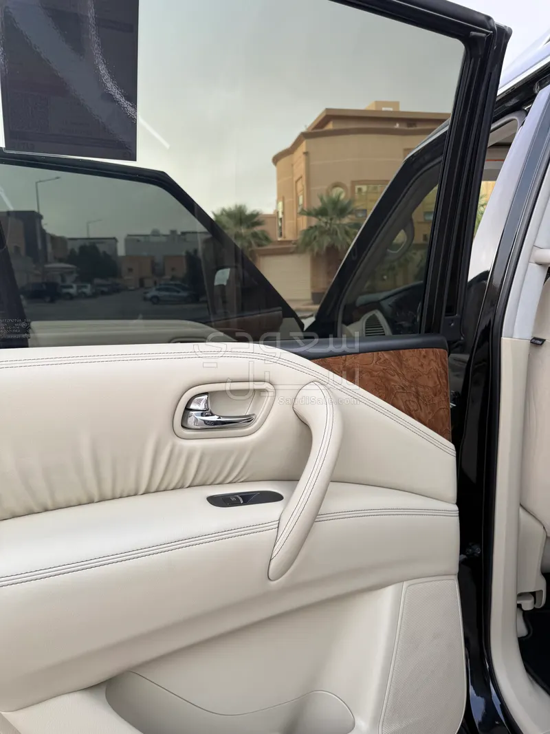 2023 Nissan Patrol SE2