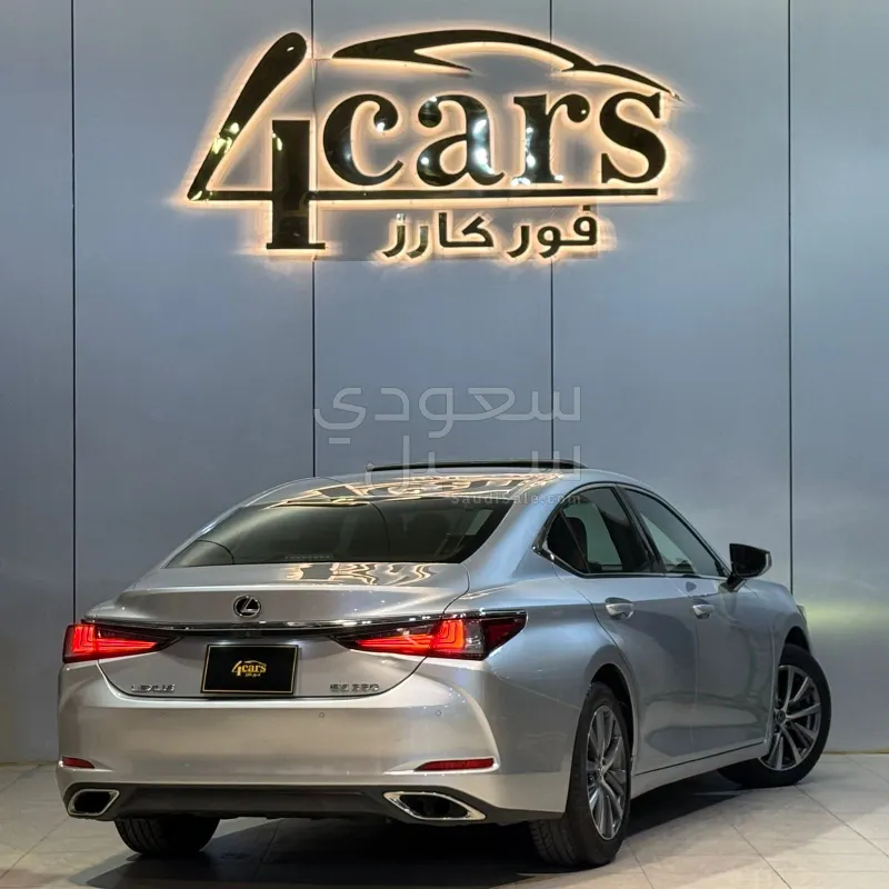 2019 لكزس إي إس 350