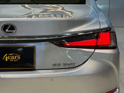 2019 لكزس إي إس 350