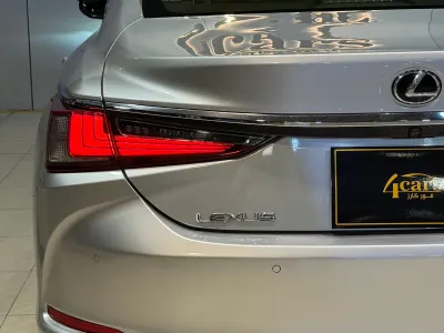 2019 لكزس إي إس 350