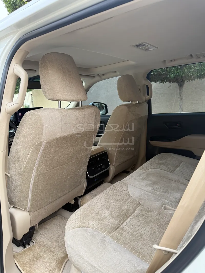 2023 Toyota Land Cruiser GXR 3