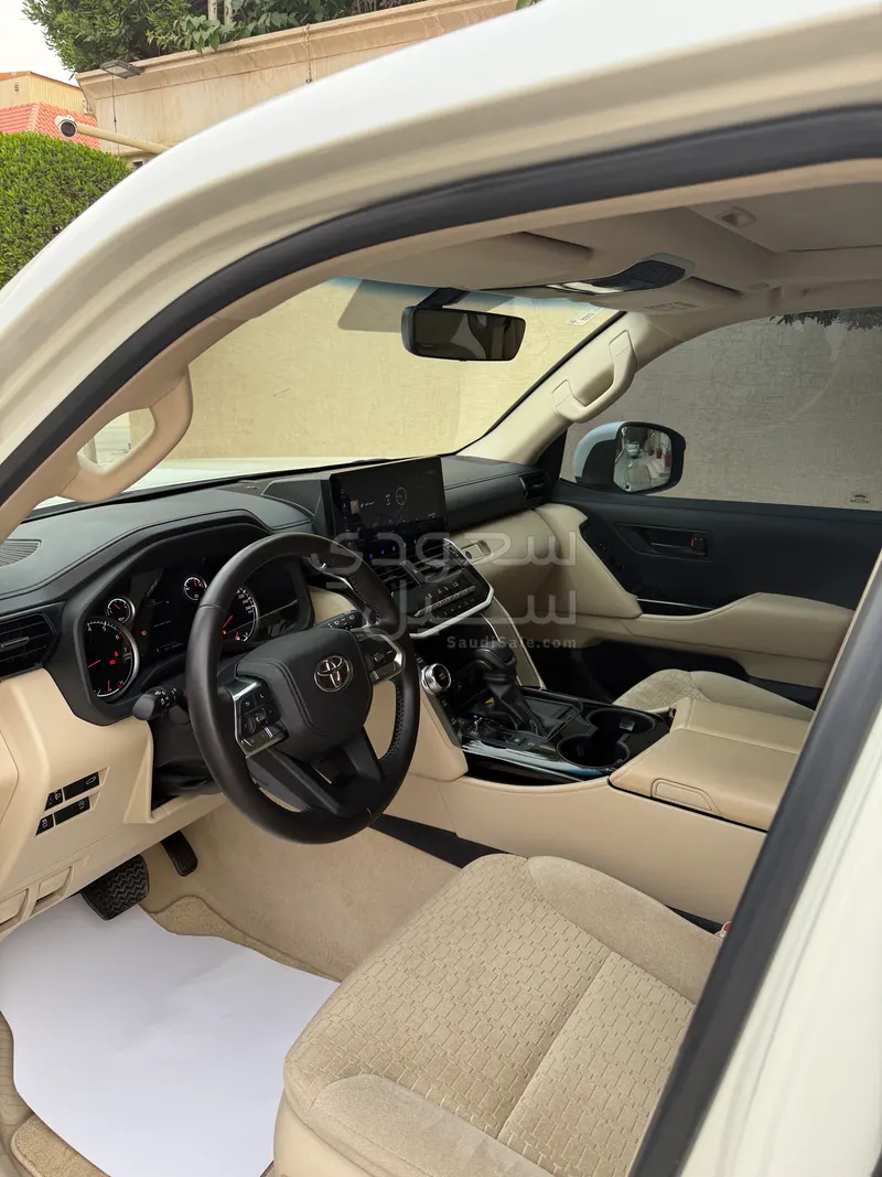 2023 Toyota Land Cruiser GXR 3