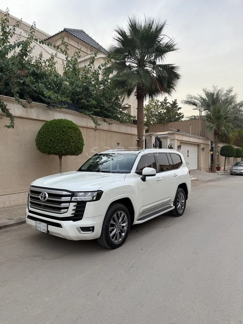 2023 Toyota Land Cruiser GXR 3