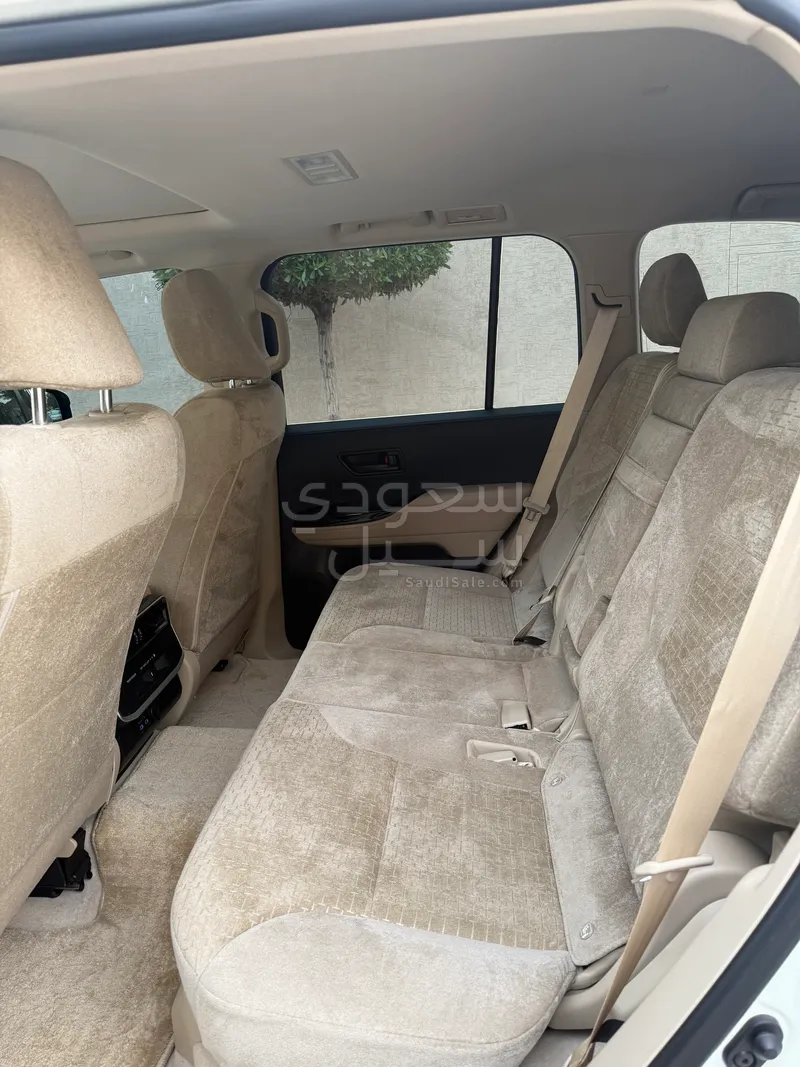 2023 Toyota Land Cruiser GXR 3