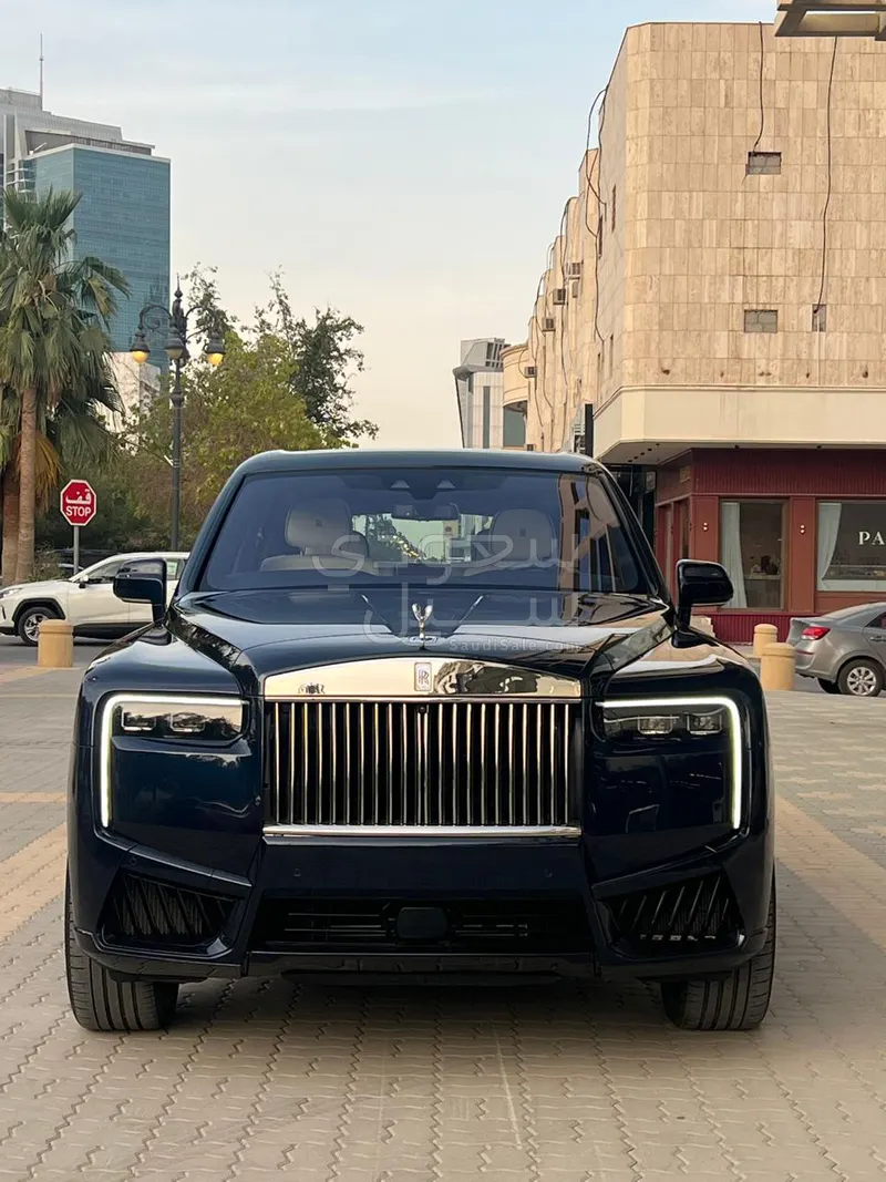 2023 رولز رويس كولينان سلفر بادج