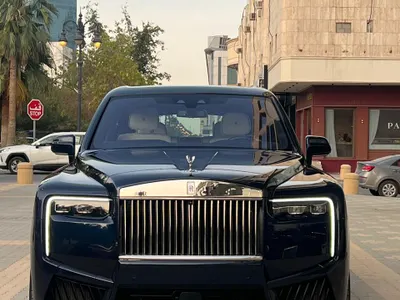 2023 رولز رويس كولينان سلفر بادج