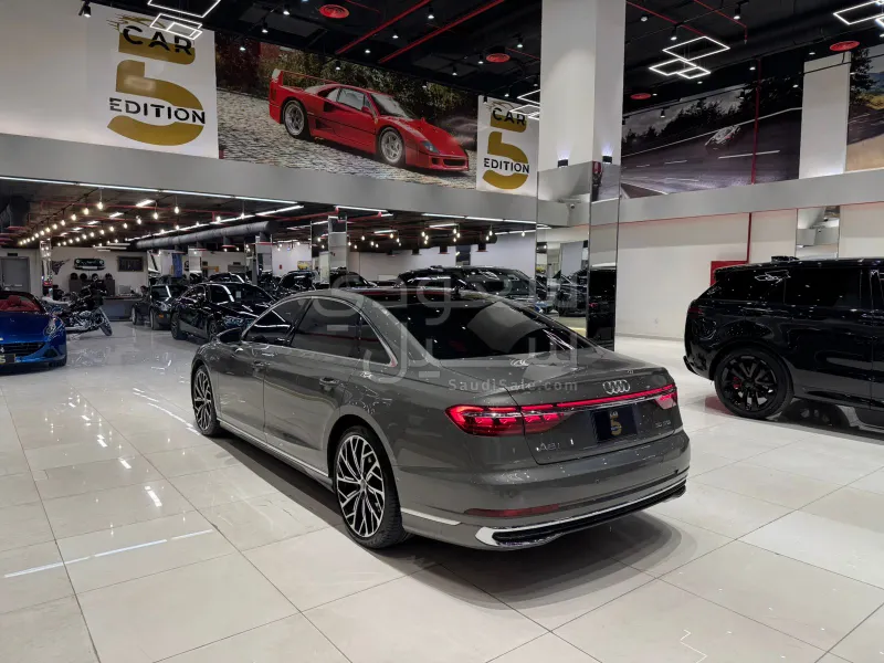 2025 Audi A8L