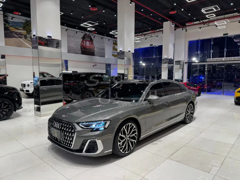 2025 Audi A8L