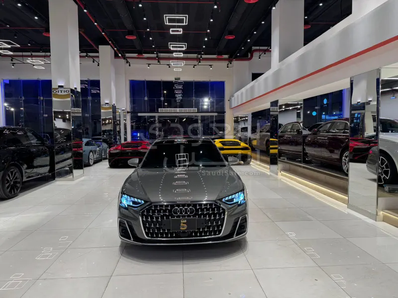 2025 Audi A8L