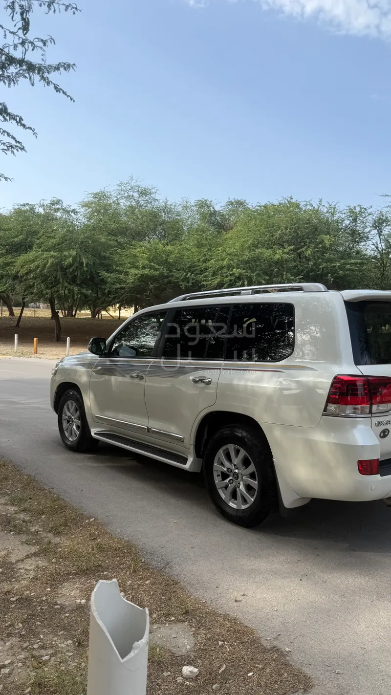 2019 تويوتا لاند كروزر جي اكس ار