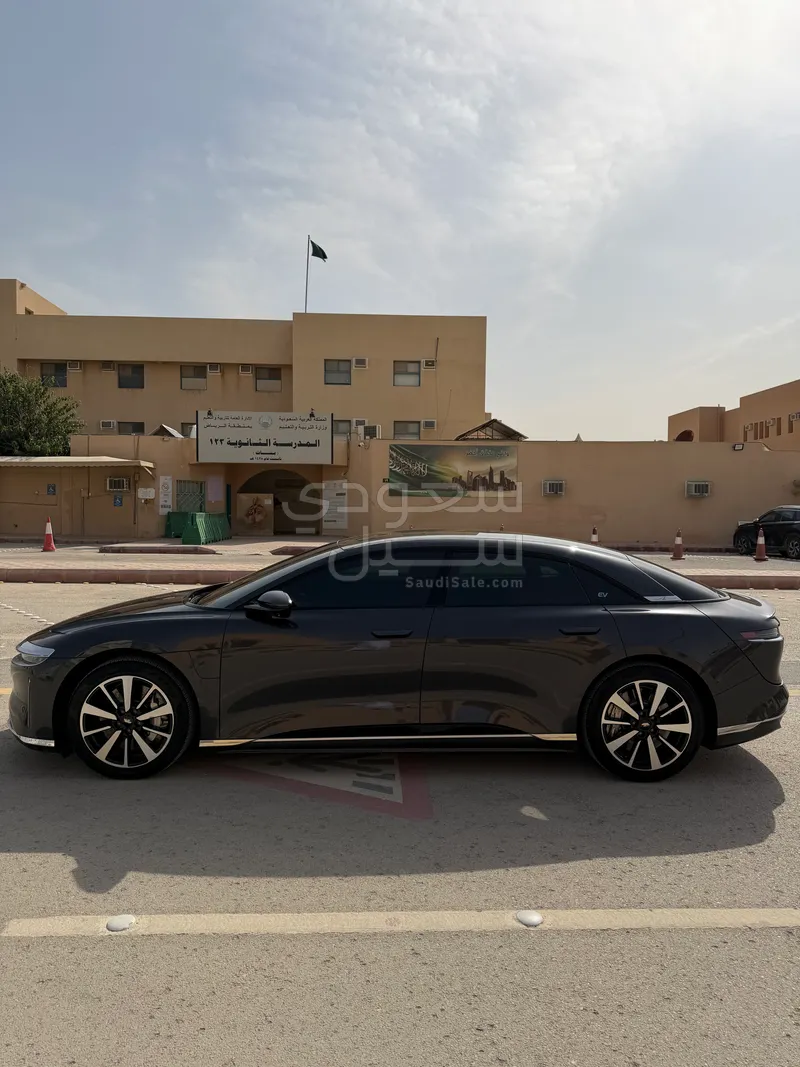 2024 لوسيد اير بيور