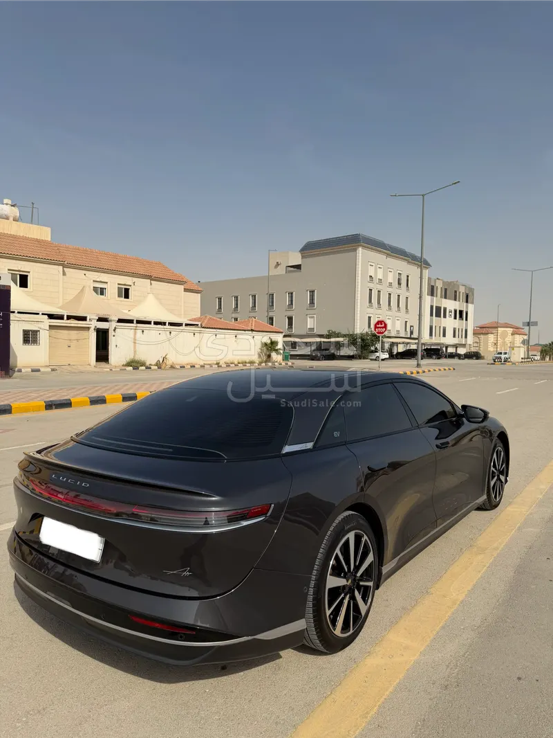 2024 لوسيد اير بيور