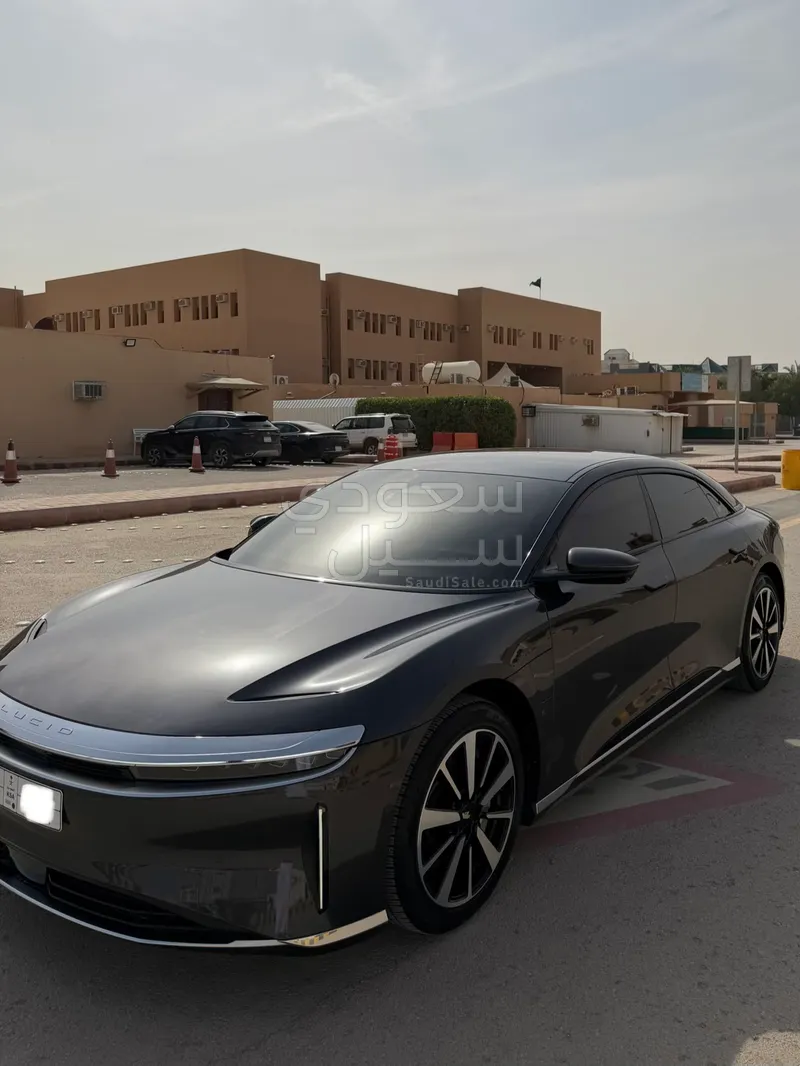 2024 لوسيد اير بيور