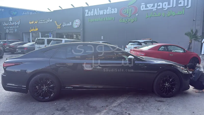 2019 لكزس إل إس 500