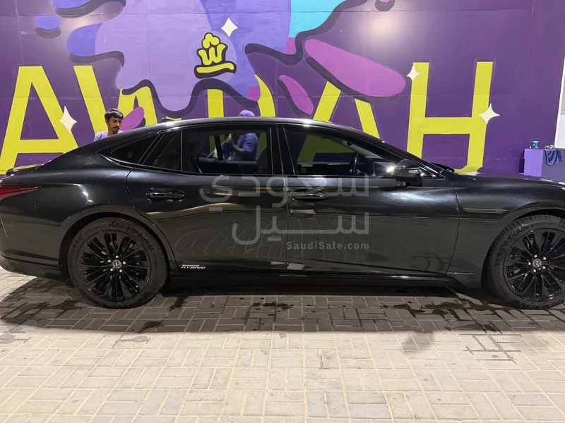 2019 لكزس إل إس 500