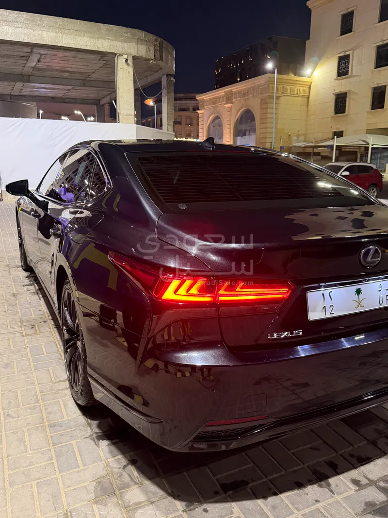 2019 لكزس إل إس 500