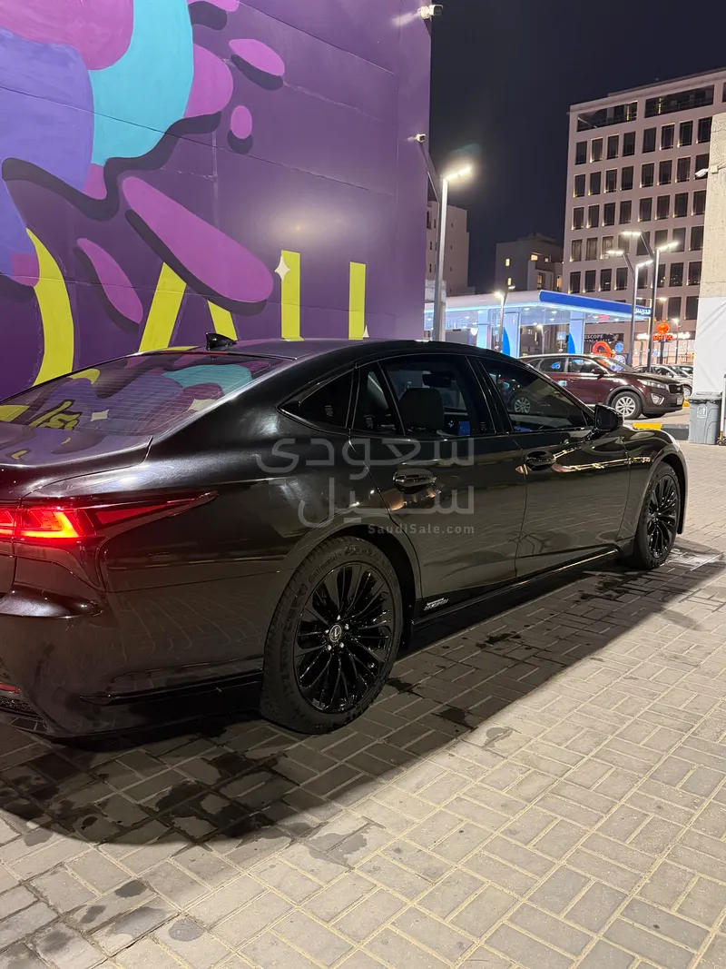 2019 لكزس إل إس 500