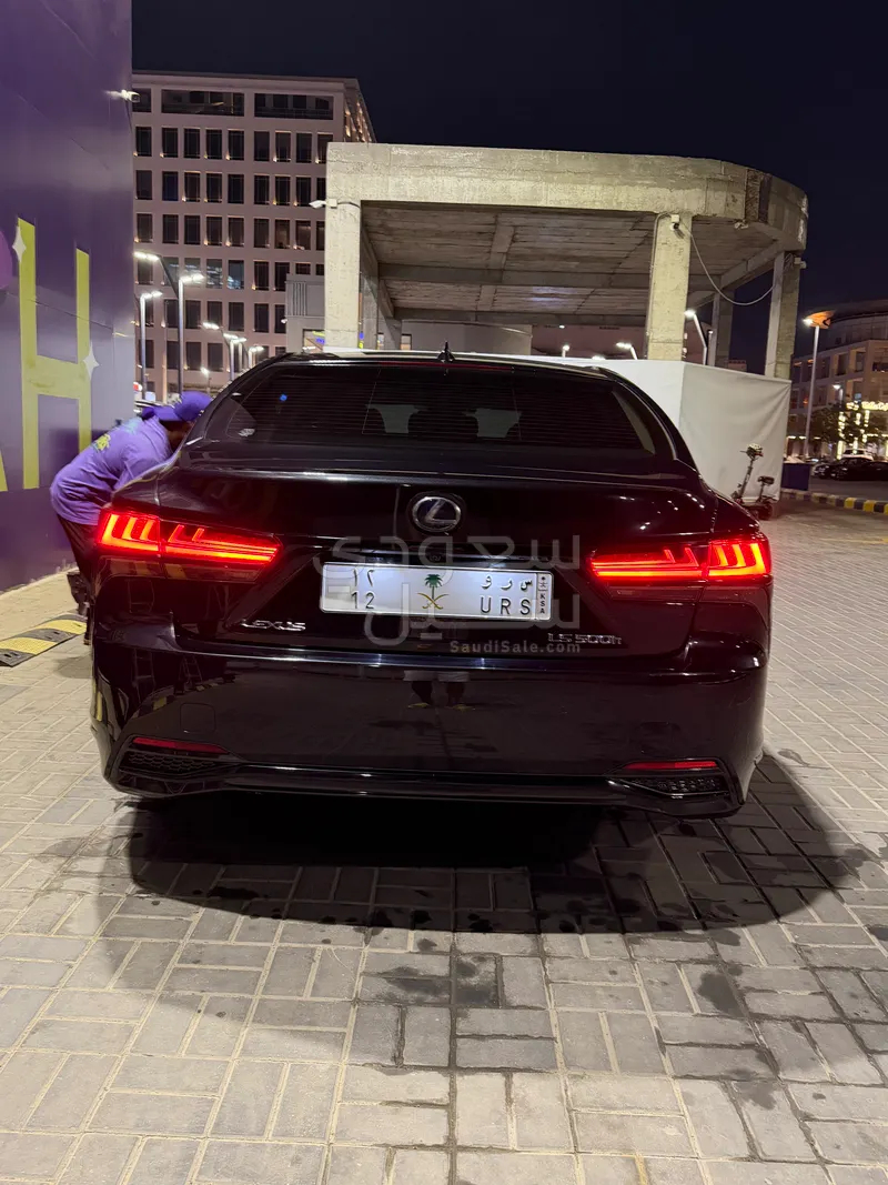 2019 لكزس إل إس 500