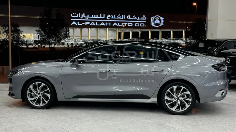 2025 فورد توروس تايتينيوم