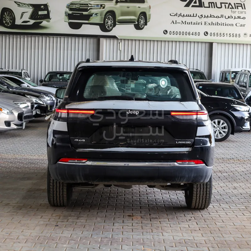 2025 Jeep Grand Cherokee Laredo