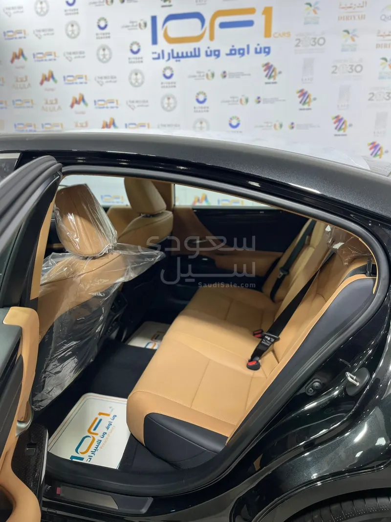 2025 Lexus ES 250