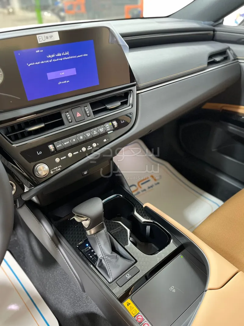 2025 Lexus ES 250