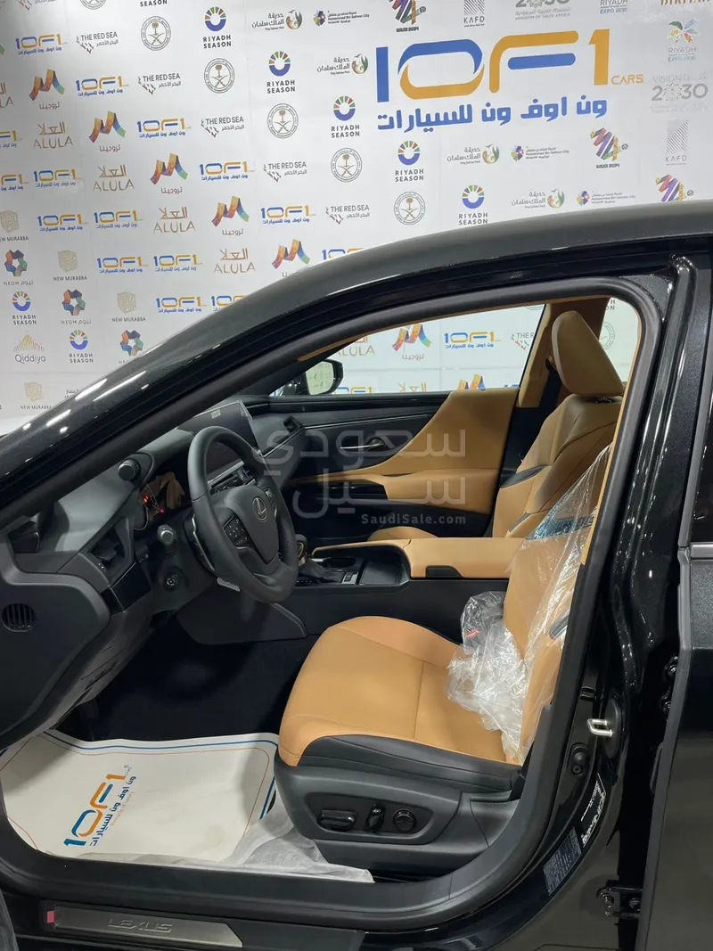 2025 Lexus ES 250