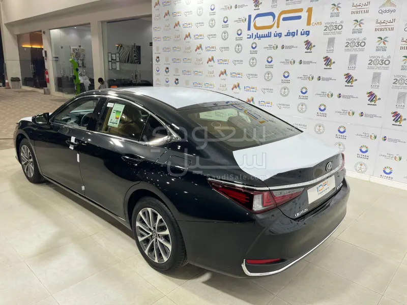 2025 Lexus ES 250