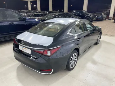 2025 Lexus ES 250