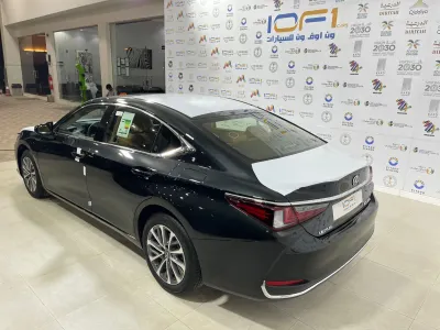 2025 Lexus ES 250