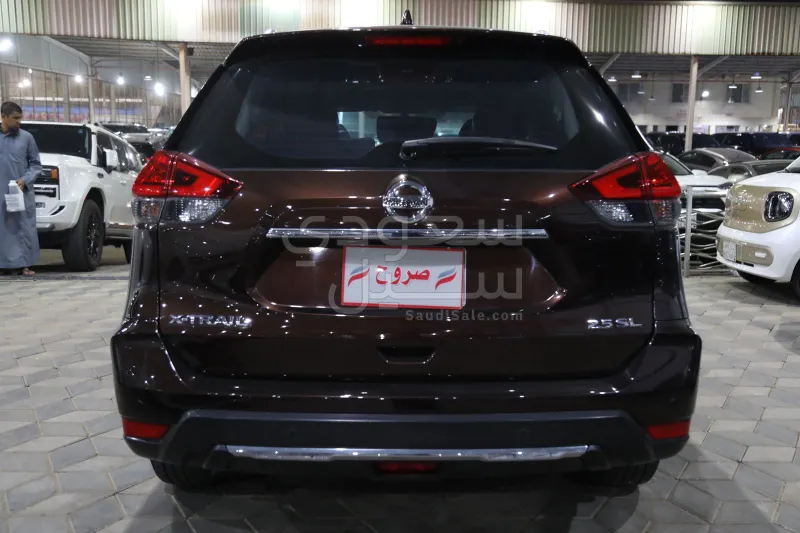 2020 نيسان اكس - ترايل