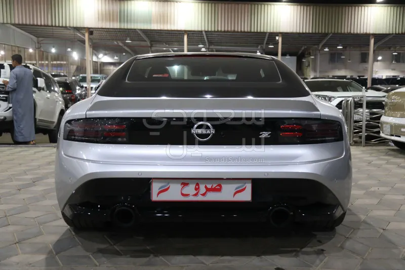 2023 نيسان زد 400