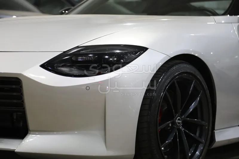 2023 نيسان زد 400