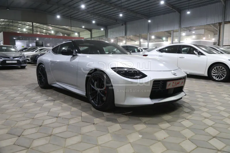 2023 نيسان زد 400