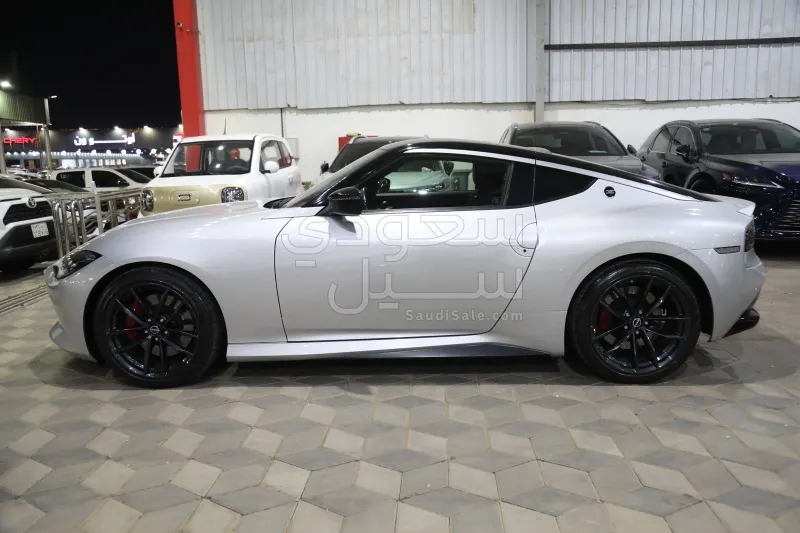 2023 نيسان زد 400
