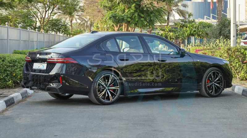 2026 BMW 5 Series 520i Mkit