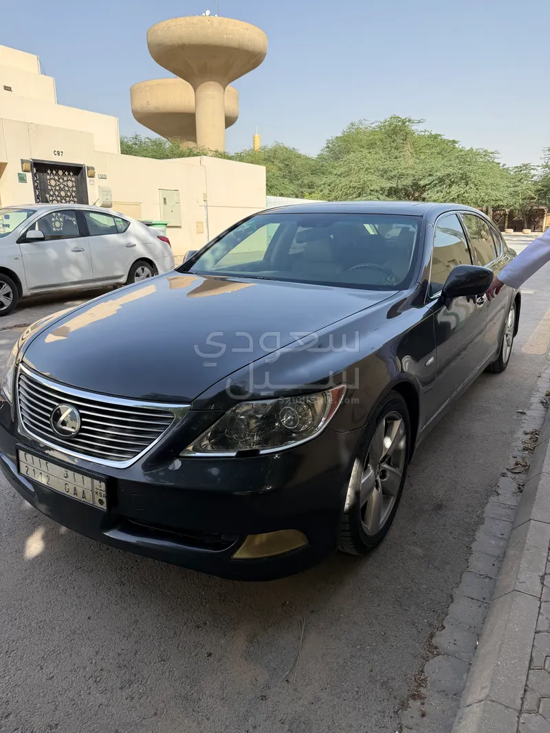 2007 لكزس إل إس 460 إل
