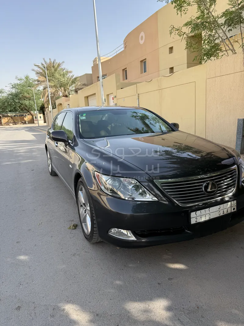 2007 لكزس إل إس 460 إل