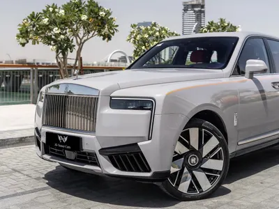 2025 رولز رويس كولينان سلفر بادج