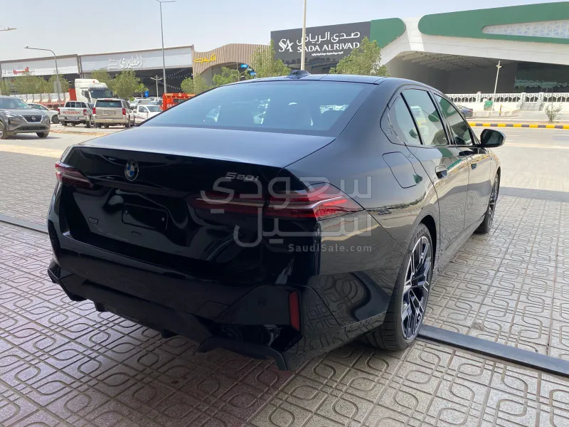 2025 بي ام دبليو الفئة الخامسة 520 أي