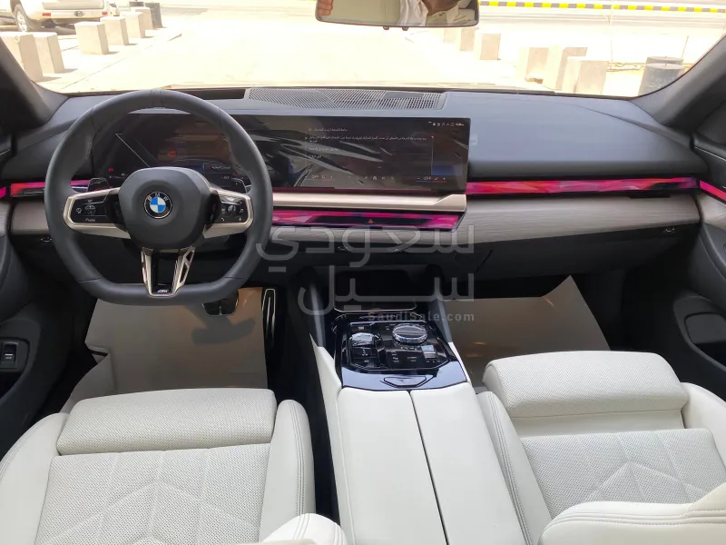 2025 بي ام دبليو الفئة الخامسة 520 أي