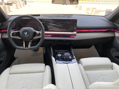 2025 بي ام دبليو الفئة الخامسة 520 أي