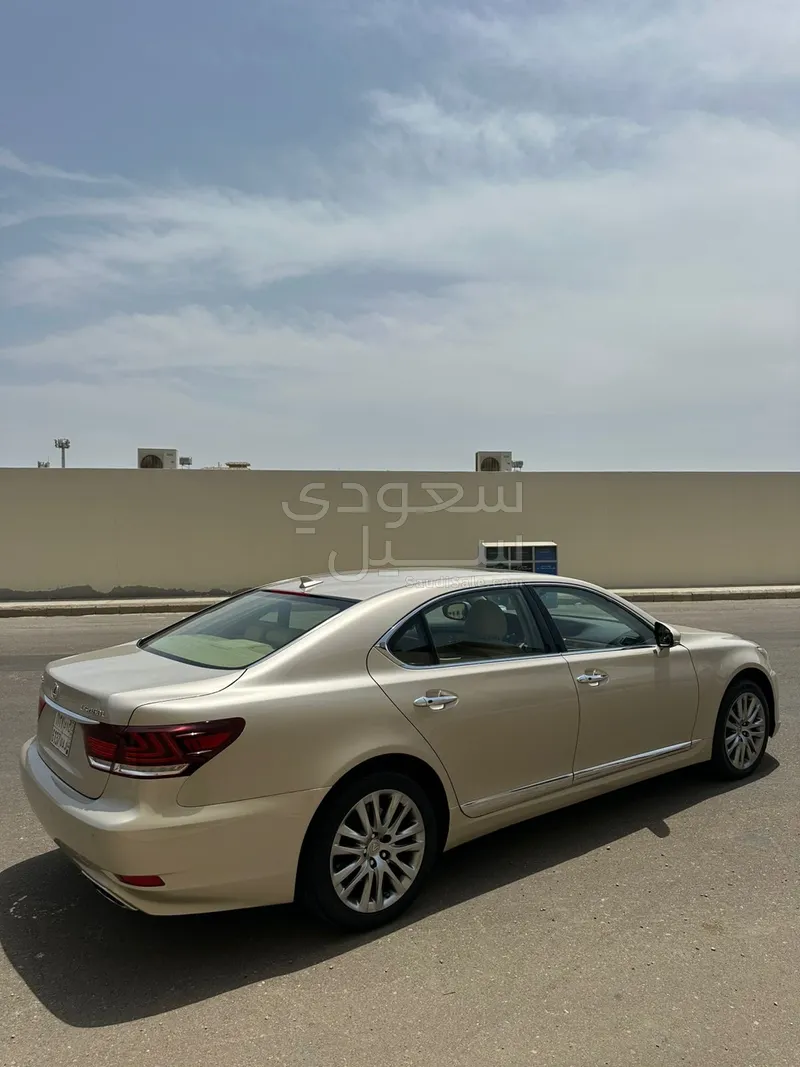 2013 لكزس إل إس 460