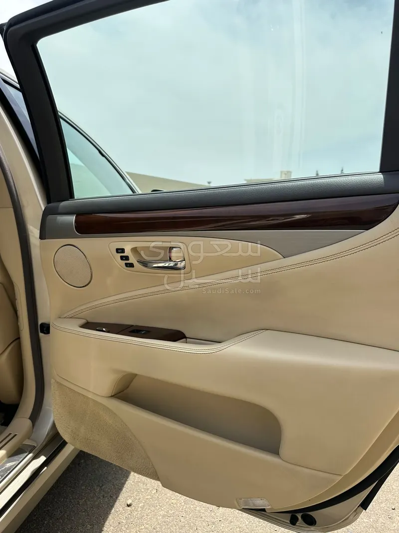 2013 لكزس إل إس 460