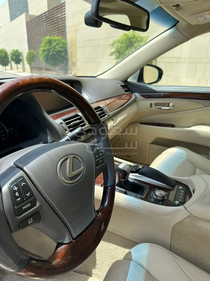 2013 لكزس إل إس 460