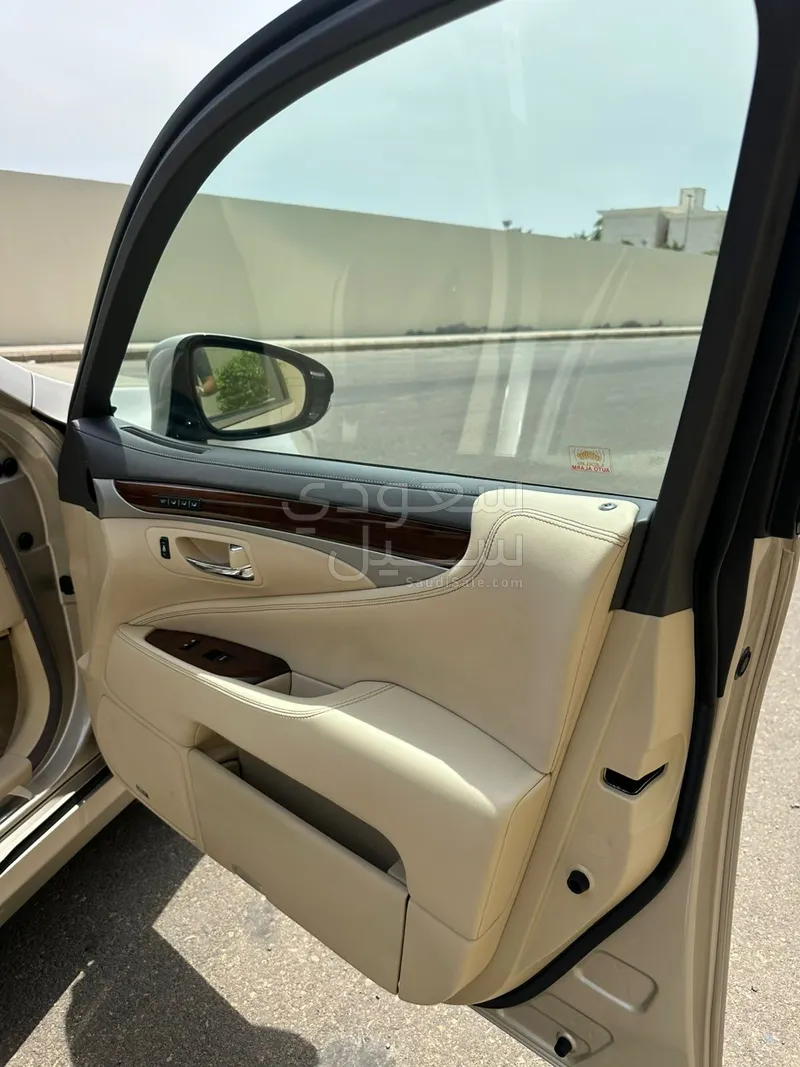 2013 لكزس إل إس 460