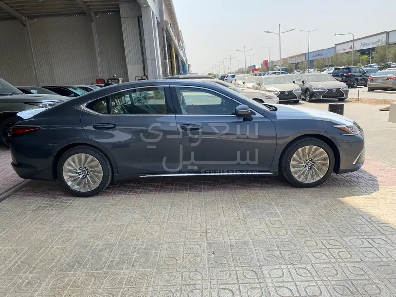 2026 Lexus ES 350